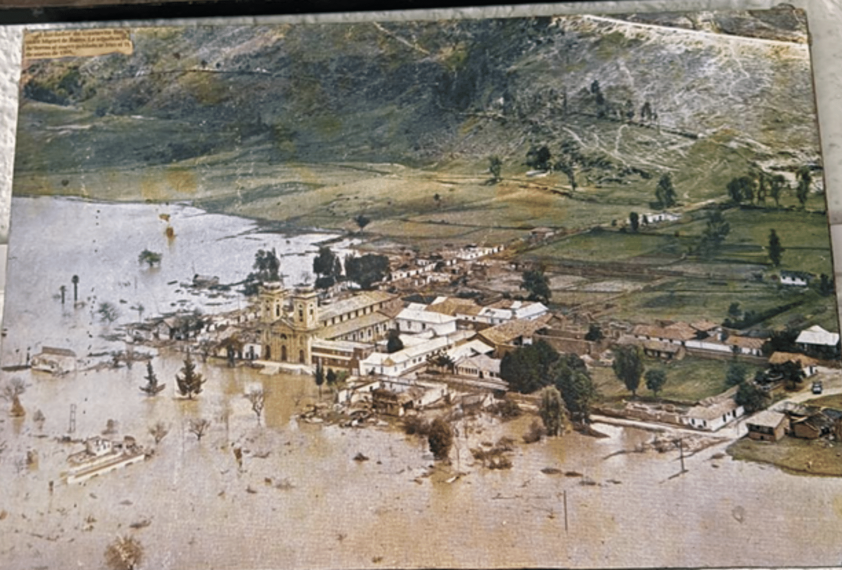 El hombre que diseñó un pueblo para guardar la memoria